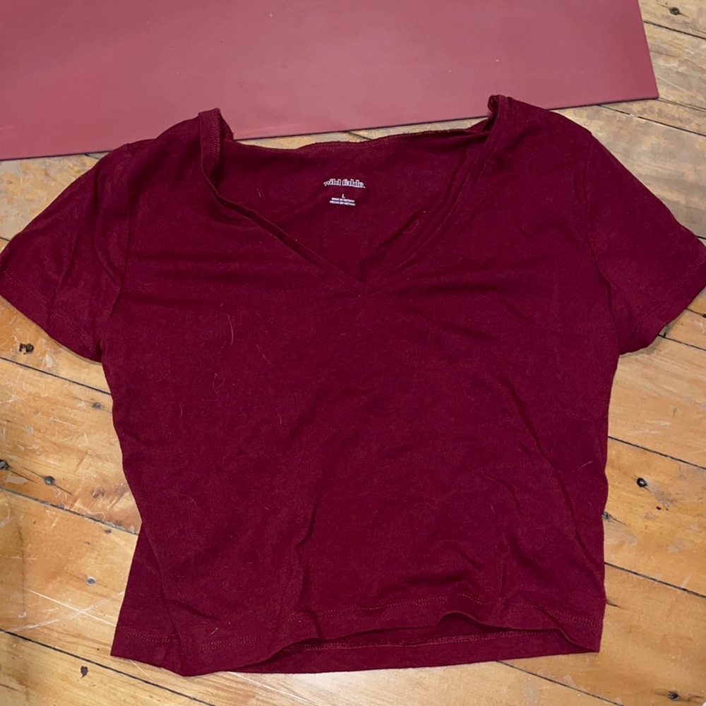 maroon v neck crop top